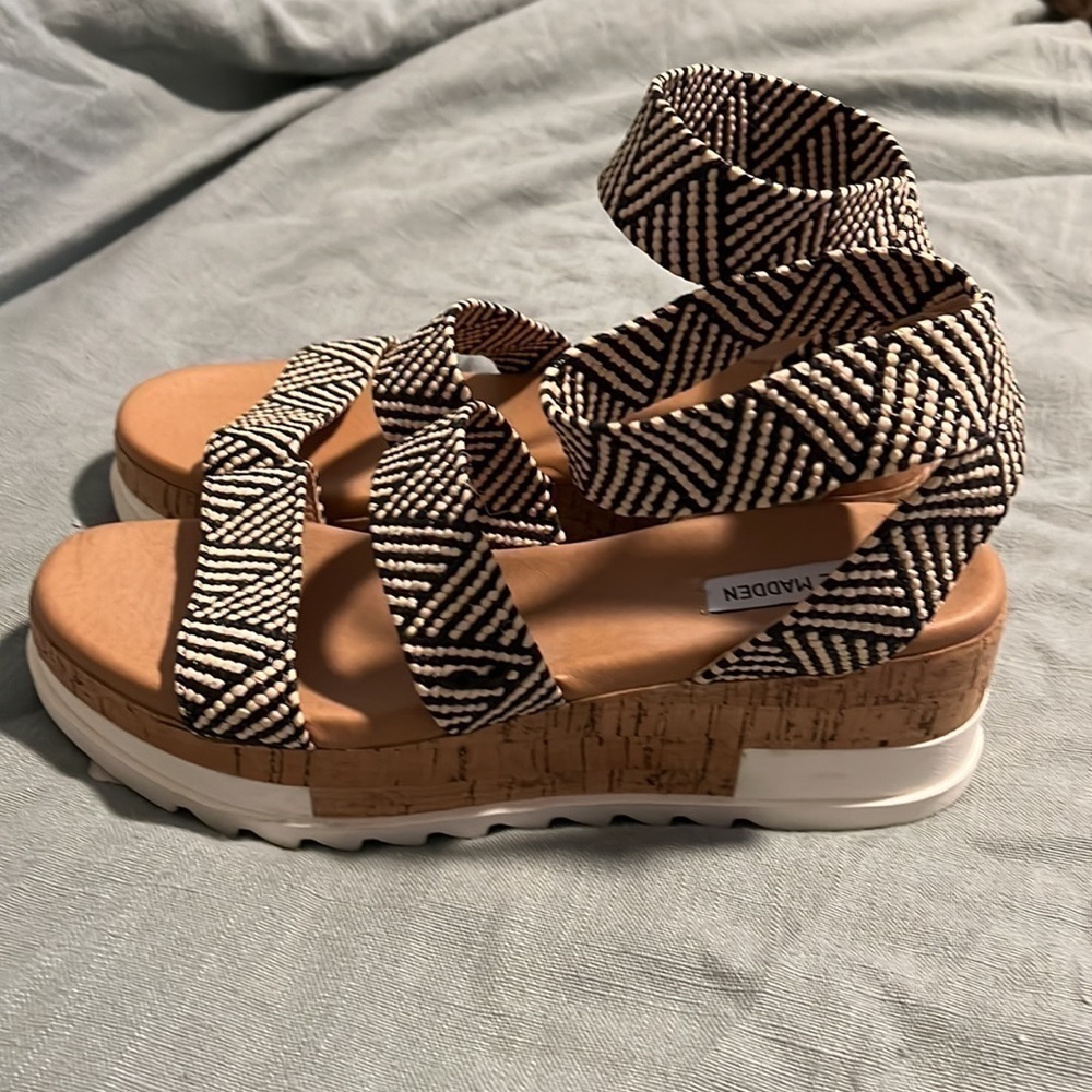 𝅺nwob Steve Madden Platforms - Picture 3 of 5